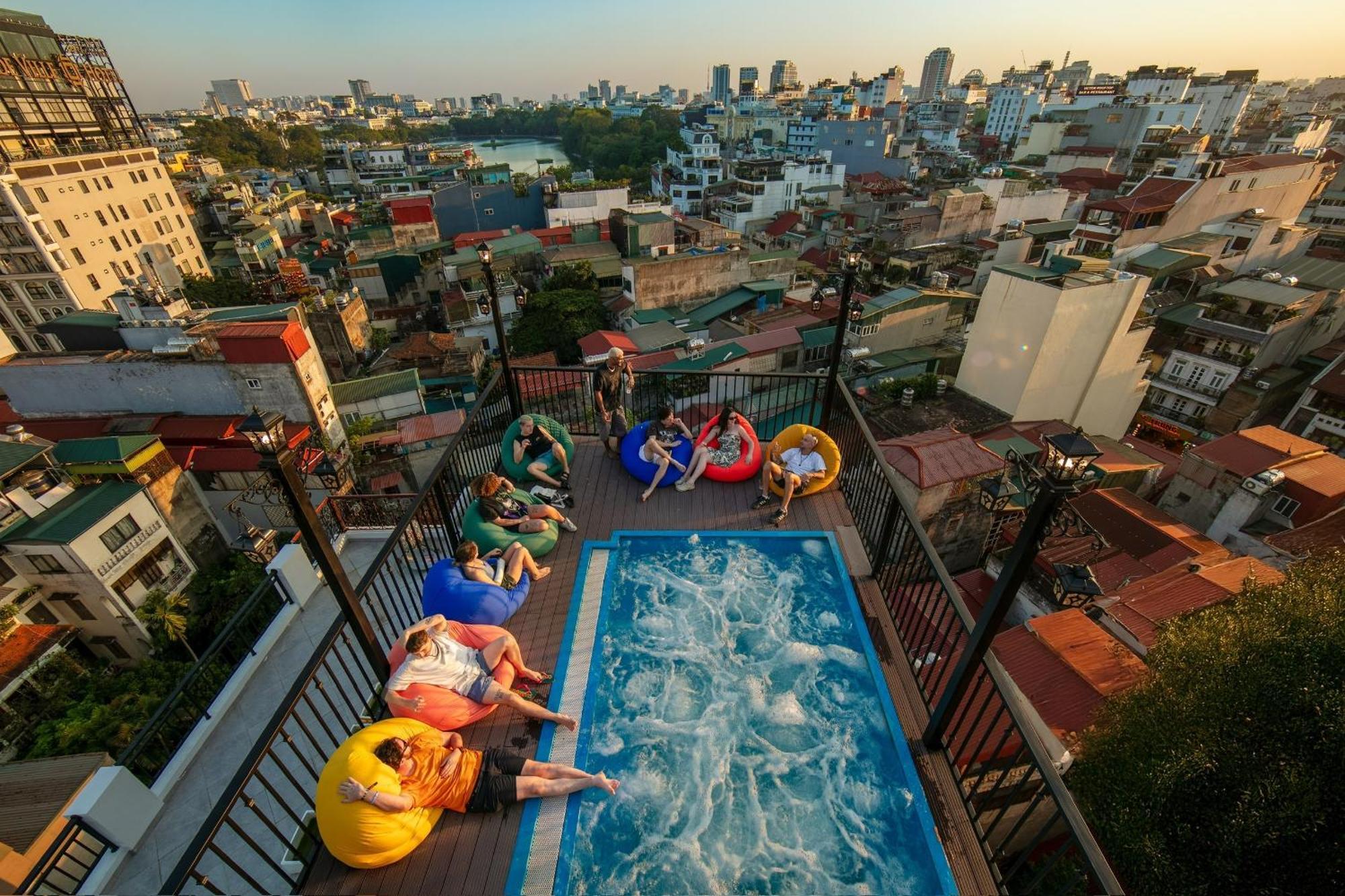 Lakeview Backpackers Hostel & Rooftop Bar Hanoi Exteriör bild