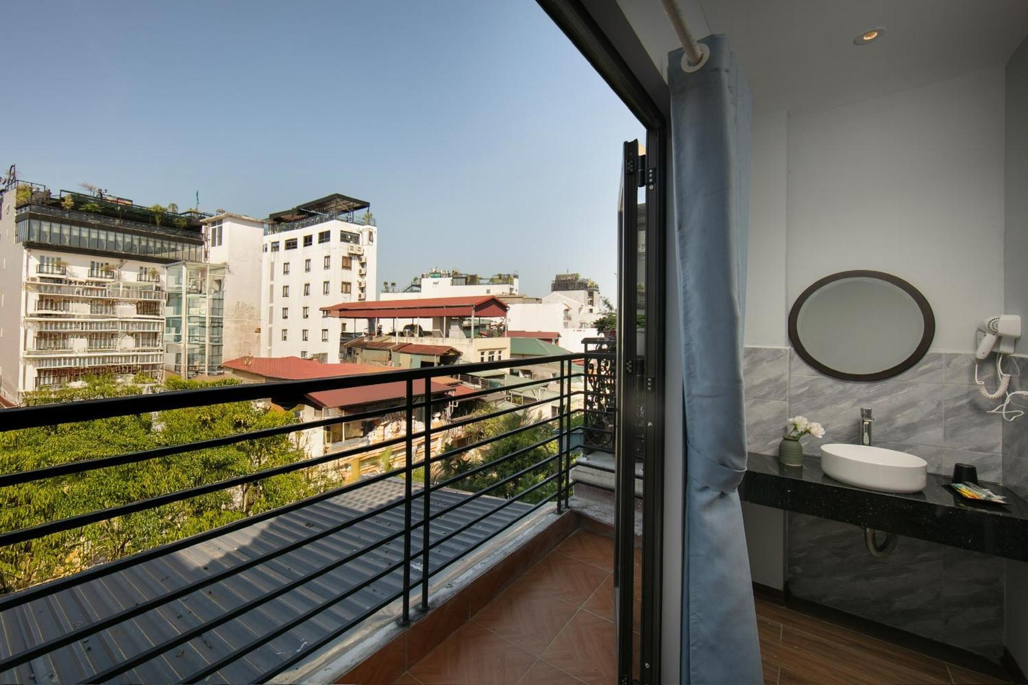 Lakeview Backpackers Hostel & Rooftop Bar Hanoi Exteriör bild