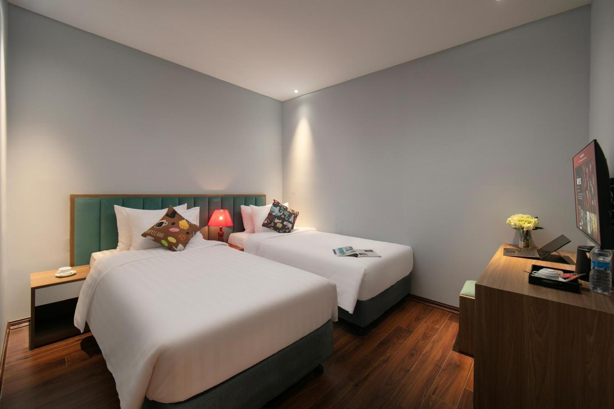 Lakeview Backpackers Hostel & Rooftop Bar Hanoi Exteriör bild
