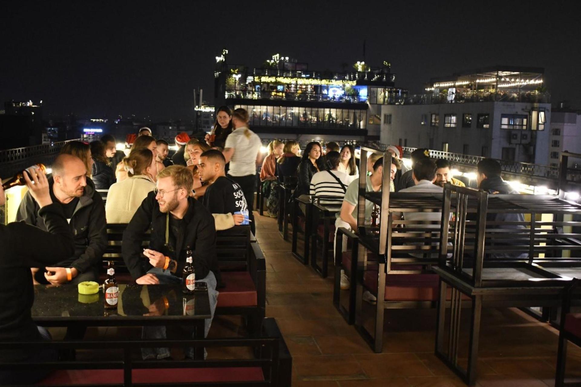 Lakeview Backpackers Hostel & Rooftop Bar Hanoi Exteriör bild